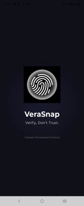黒い背景に「VeraSnap」というアプリの起動画面が表示されています。中央には指紋認証のアイコンがあり、その下に「Verify, Don't Trust.」というスローガンと「Content Provenance Protocol」という説明文が記されています。
