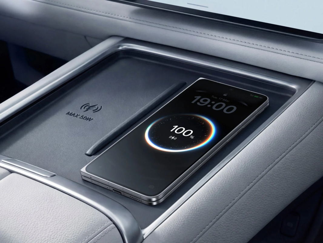 車内でのワイヤレス充電、バッテリー表示