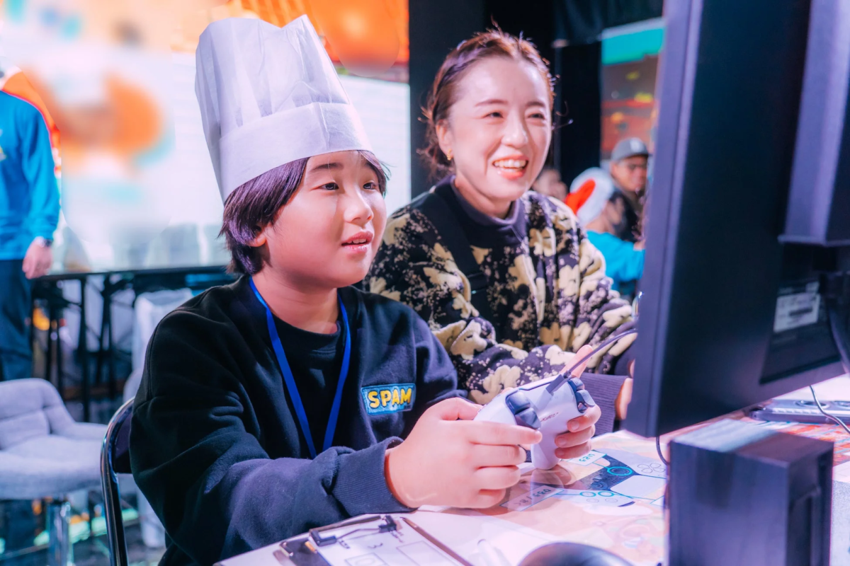 クッキングチャレンジを楽しむ親子