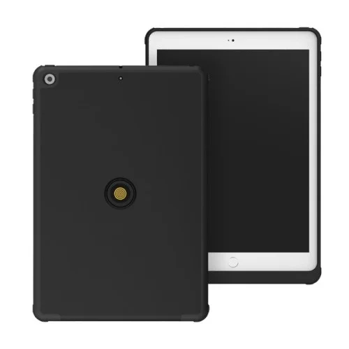 黒い保護ケースを装着したタブレットと、その前面が見えるタブレットが並んで配置されています。ケースの背面には金色の渦巻き状のアクセントがあります。