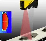 コグネックス製センサーによるレーザー検査の様子