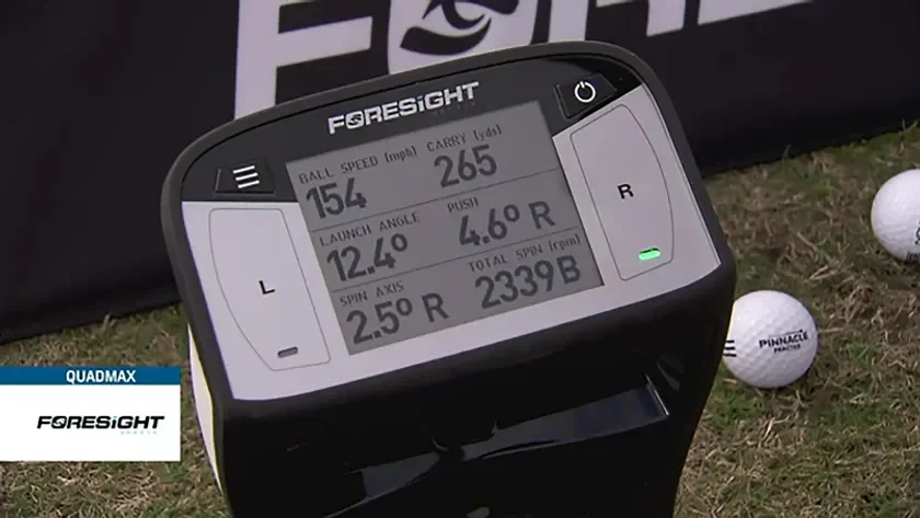 ゴルフの弾道測定器「FORESIGHT QUADMAX」がボールスピード、キャリー、打ち出し角などの詳細なデータを表示