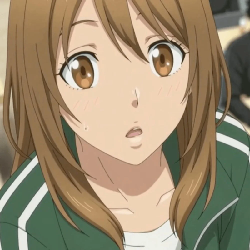 アニメスタイルの茶髪の少女が、緑色のジャージを着て驚いたような表情を見せている。頬には赤みが差し、額には汗のしずくが見える。