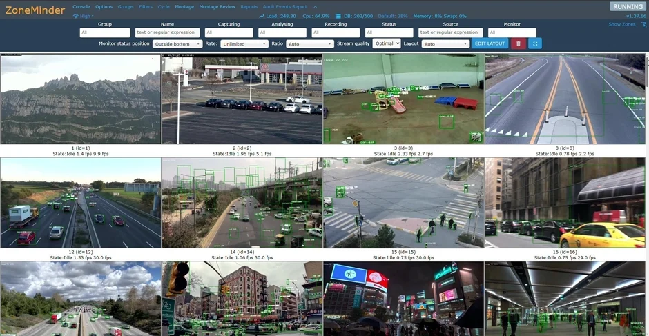 ZoneMinder監視システムのダッシュボードで、複数のカメラ映像がグリッド表示されています。高速道路の交通、市街地、山、駐車場、屋内、夜の繁華街など多様なシーンが含まれ、緑色のボックスでオブジェクト検出が示されています。システムの稼働状況も確認できます。