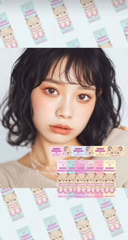 「BABY Motecon」と書かれたカラコンのパッケージに囲まれた、ショートヘアの女性のポートレート