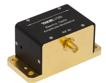 THORLABS製電気光学振幅変調器のクローズアップ画像