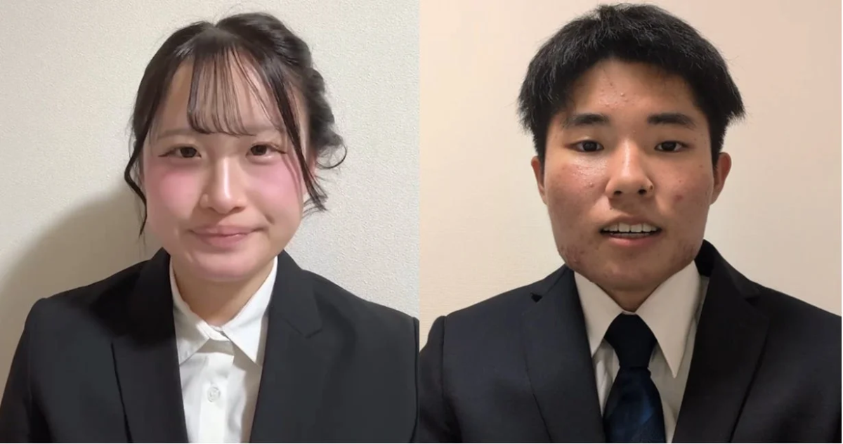 スーツを着用した若い男女が並んでカメラを見ている画像