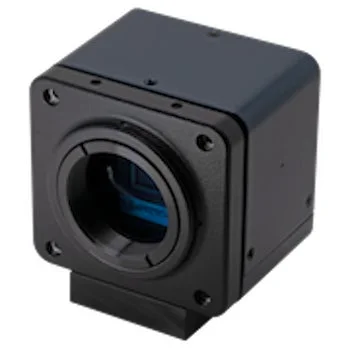 白い背景に置かれた黒い立方体型の産業用カメラの画像です。レンズマウント部が正面からやや斜めに見える角度で撮影されており、小型で堅牢なデザインが特徴です。