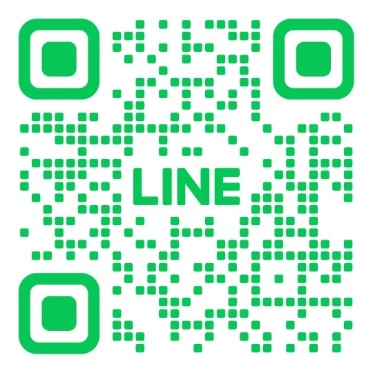 緑色のドットとLINEのロゴが中央に配置されたQRコードです。LINEアプリで友達追加やサービス利用のためにスキャンされることを想定しています。