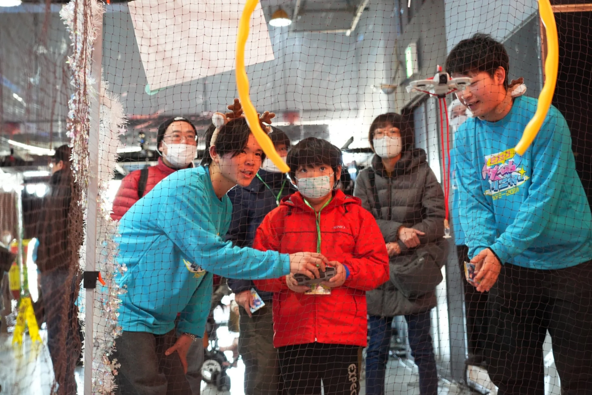 ドローン飛行体験の様子