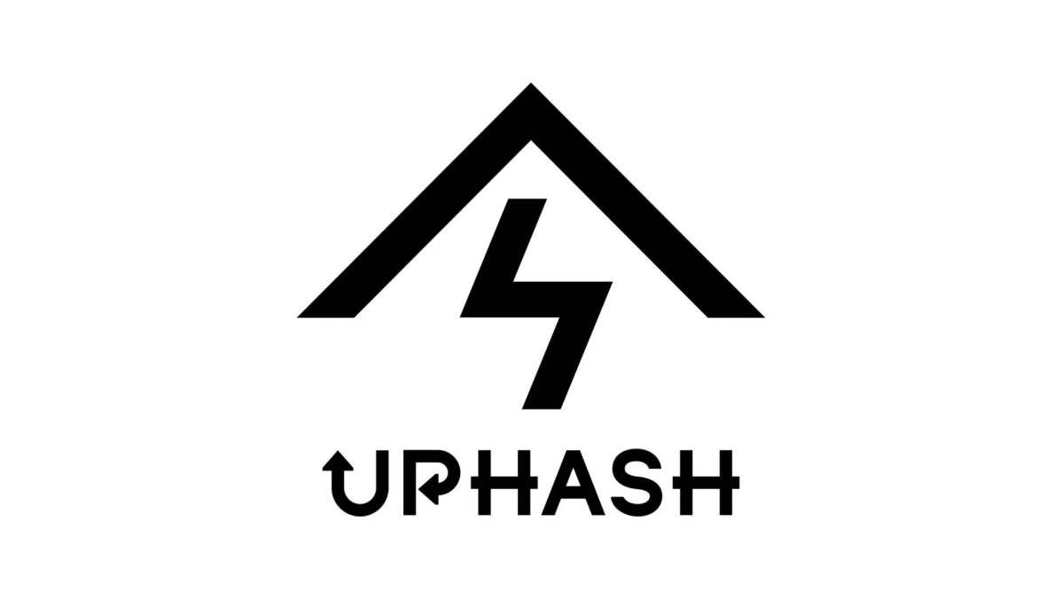 白地に「UPHASH」の文字と、上向きの矢印または屋根の形と稲妻を組み合わせたシンボルが描かれたロゴマークです。