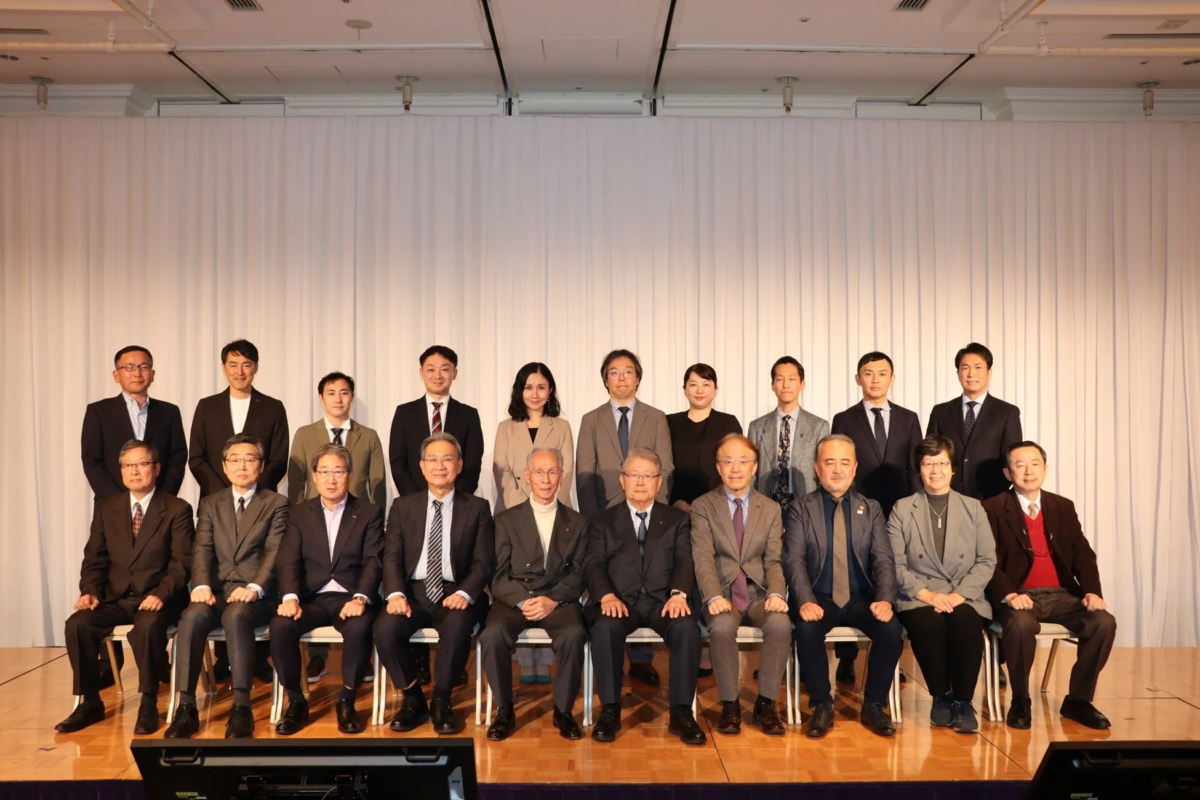 研究会の理事・アドバイザー・講演者の集合写真